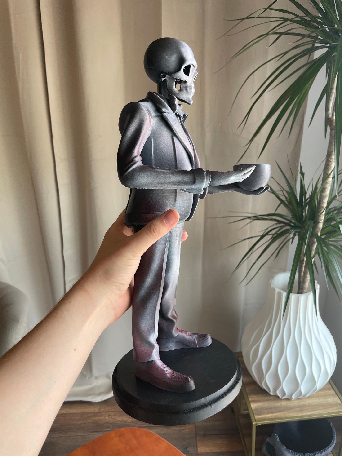 Halloween Butler Holder Statue | Creepy Indoor & Outdoor Decor | Spooky Gothic Figure with Lantern | Perfect Haunted House Decoration / Gift