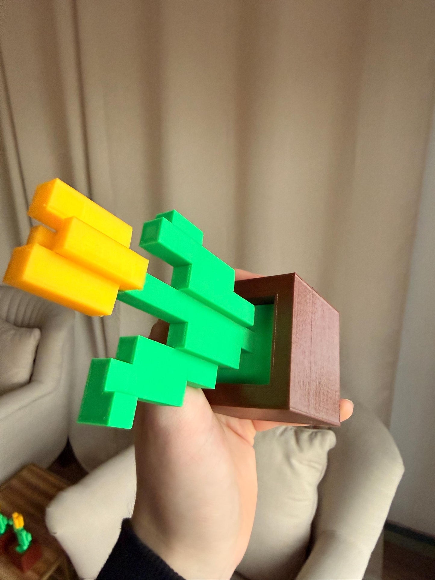 Pixel Art Tulip Flower Decor | 8-Bit Gaming Desk Ornament | Retro Minecraft Style Plant Gift | Gamer Room Decoration | Nerdy Home Decor