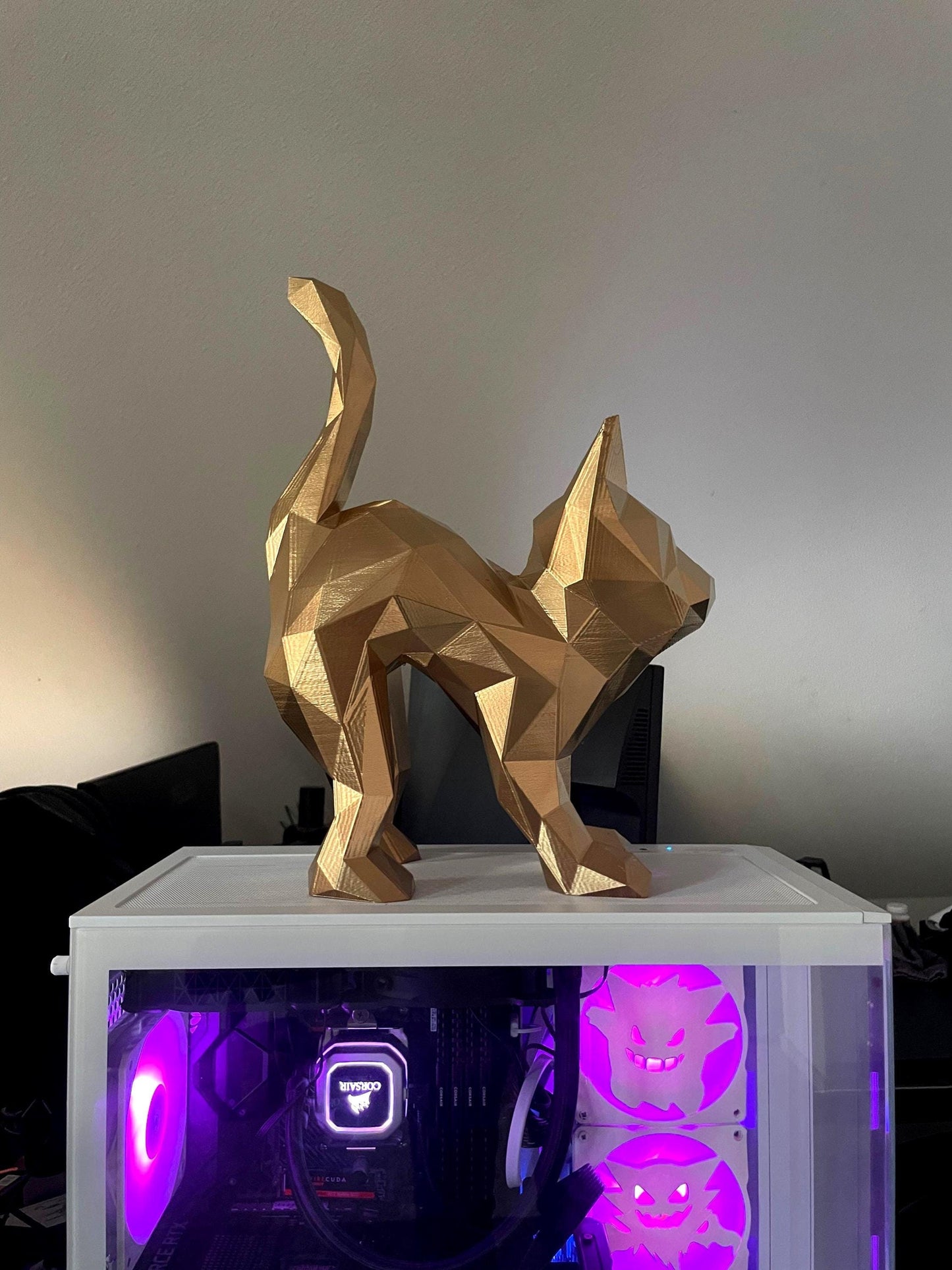 Geometric Cat Statue - Modern Minimalist Polygon Cat Decor - Unique Animal Sculpture for Home - Handmade Gold Decoration