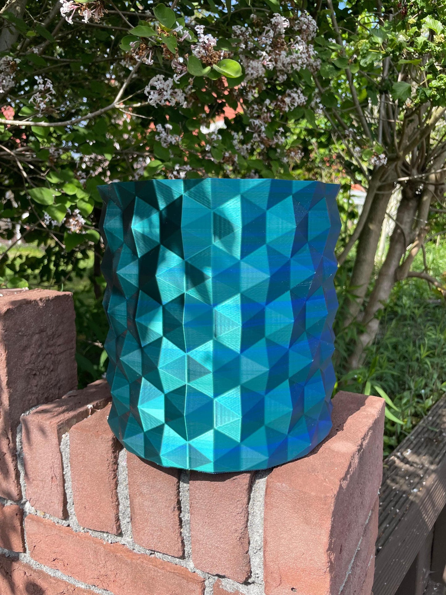 3D Printed Geometric Vase - Large Blue Gradient Decor