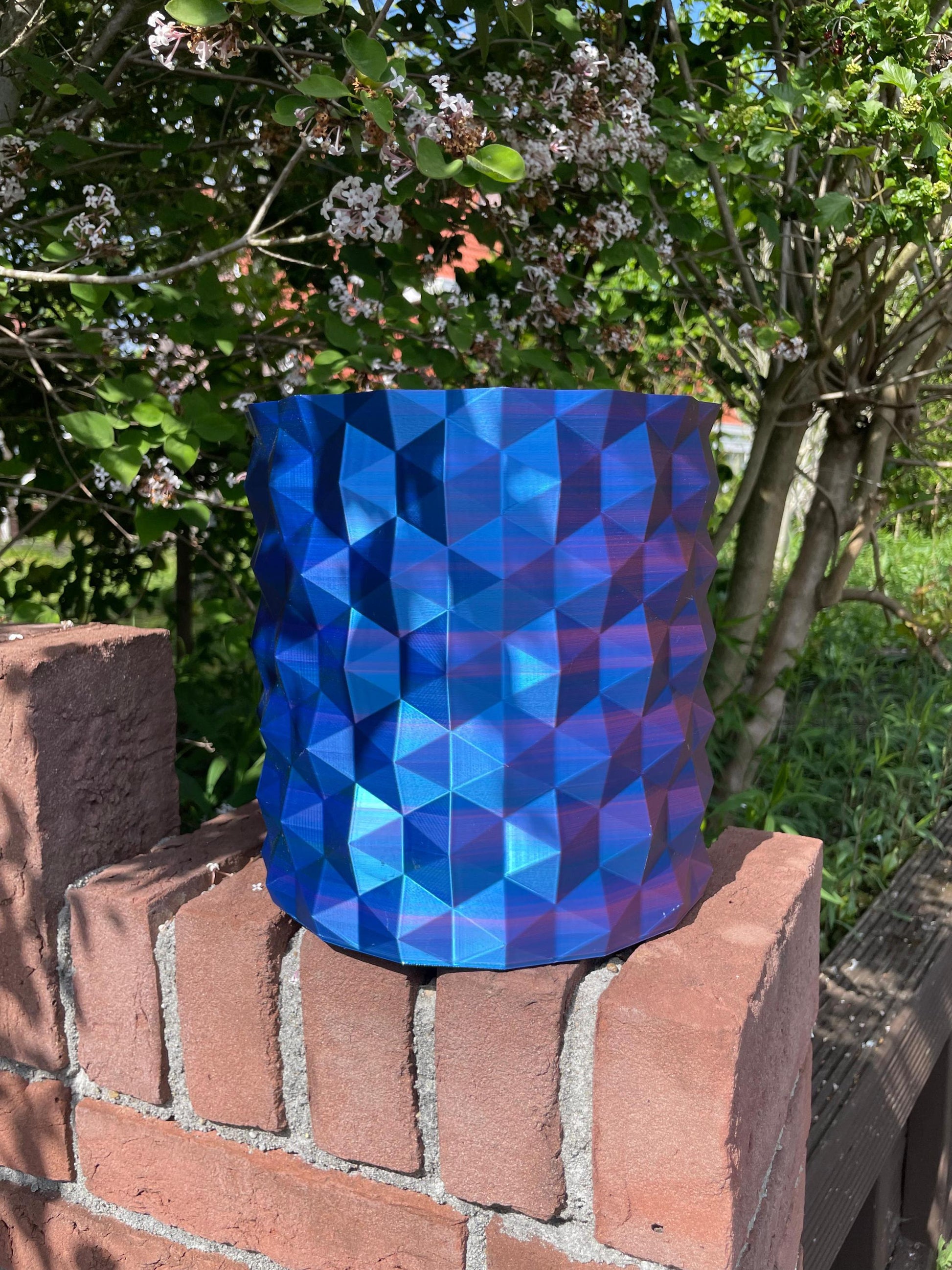 3D Printed Geometric Vase - Large Blue Gradient Decor