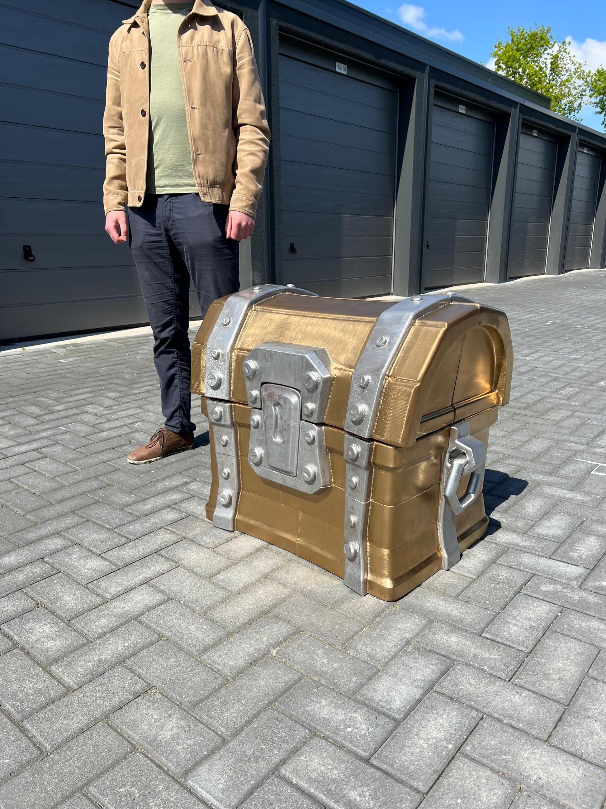 Game Loot Chest Real Life-Size | 3D-Printed Pirate Storage Treasure Crate for Gamers, Cosplay, and Decor | Epic Battle Royale Loot Box!