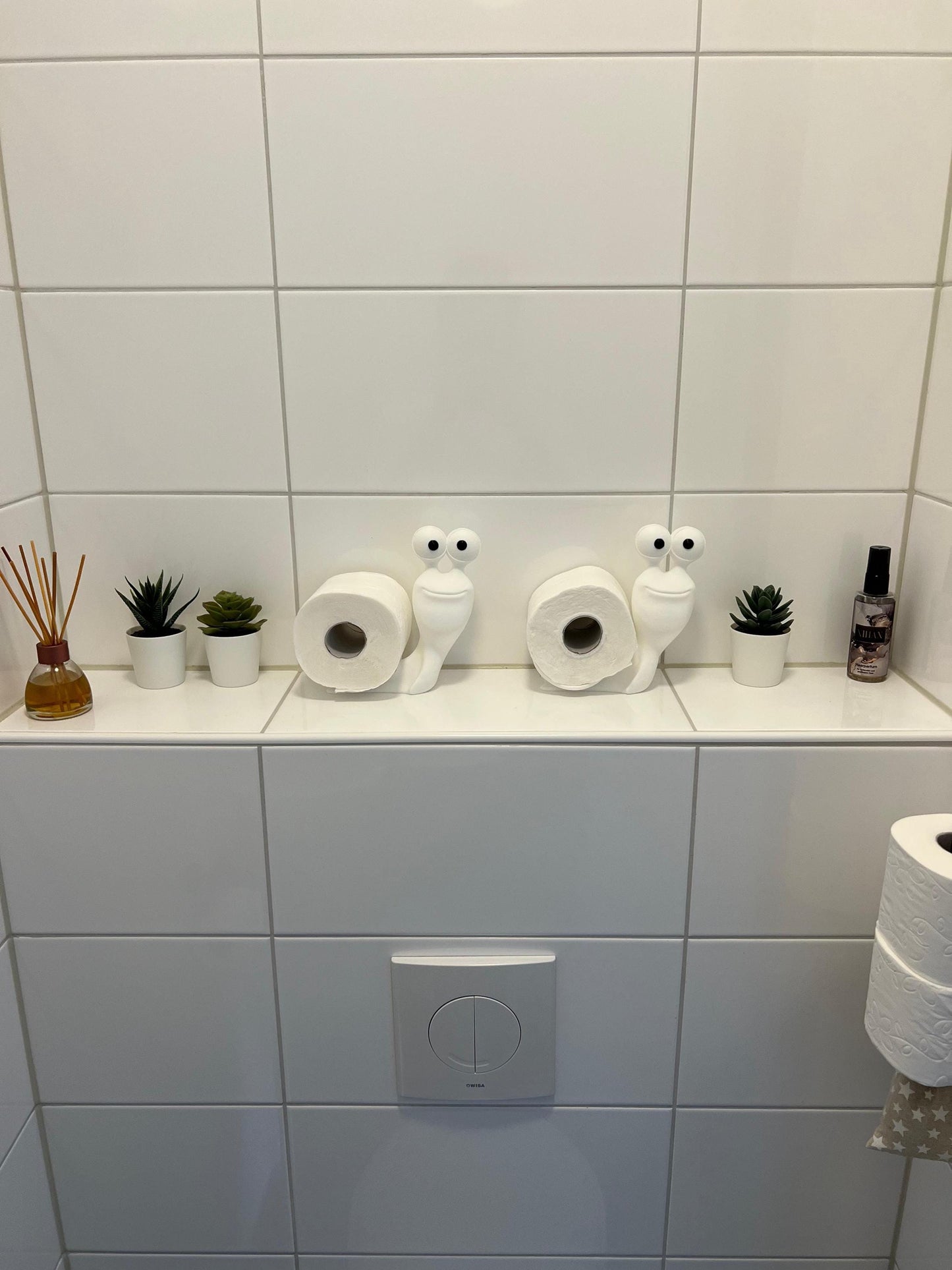 Snail Toilet Roll Holder - Cute Bathroom Storage & Decor - Whimsical Snail Figurine for Toilet Paper - Ideal Gift for Home Decor Lovers