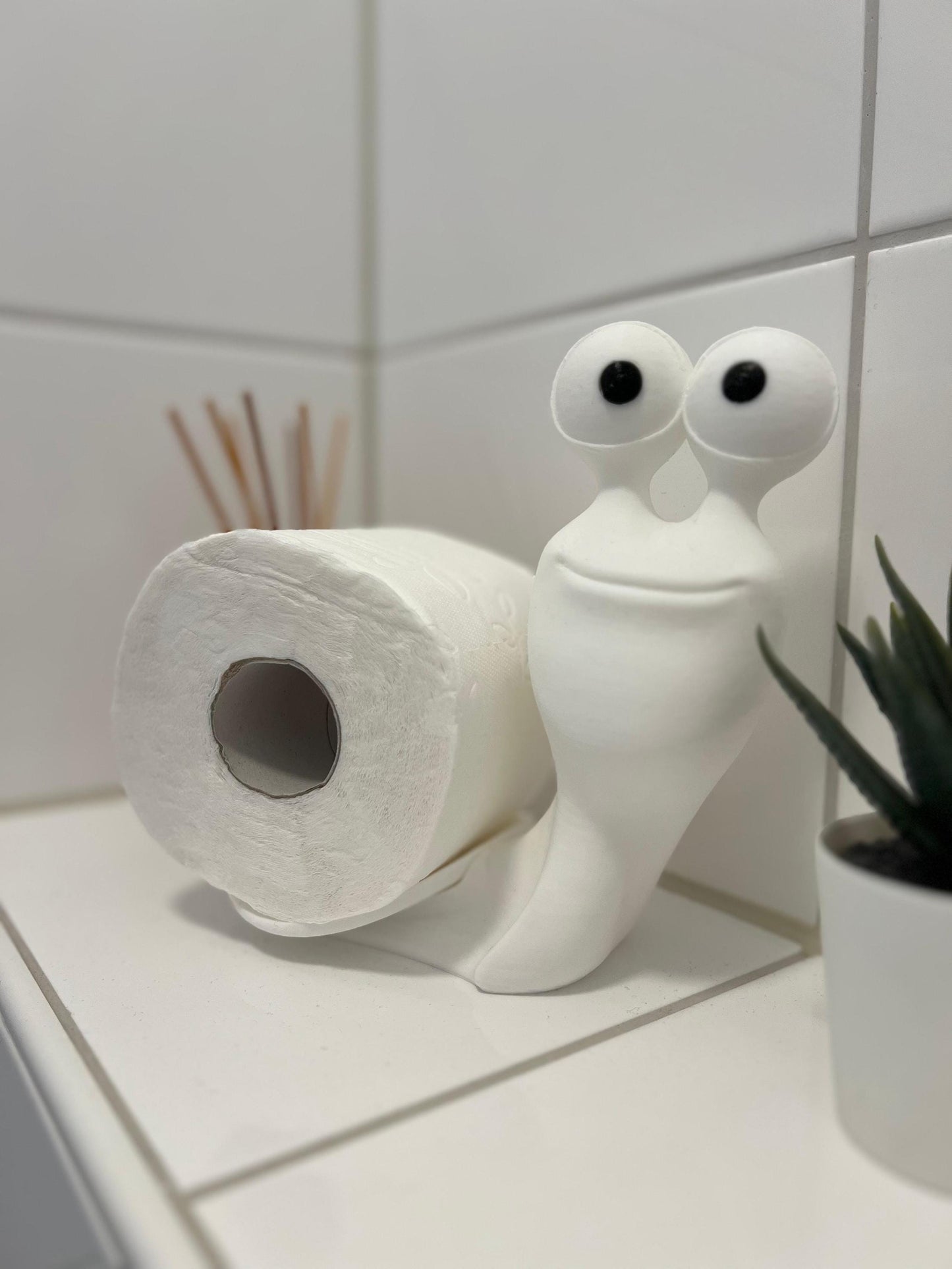 Snail Toilet Roll Holder - Cute Bathroom Storage & Decor - Whimsical Snail Figurine for Toilet Paper - Ideal Gift for Home Decor Lovers