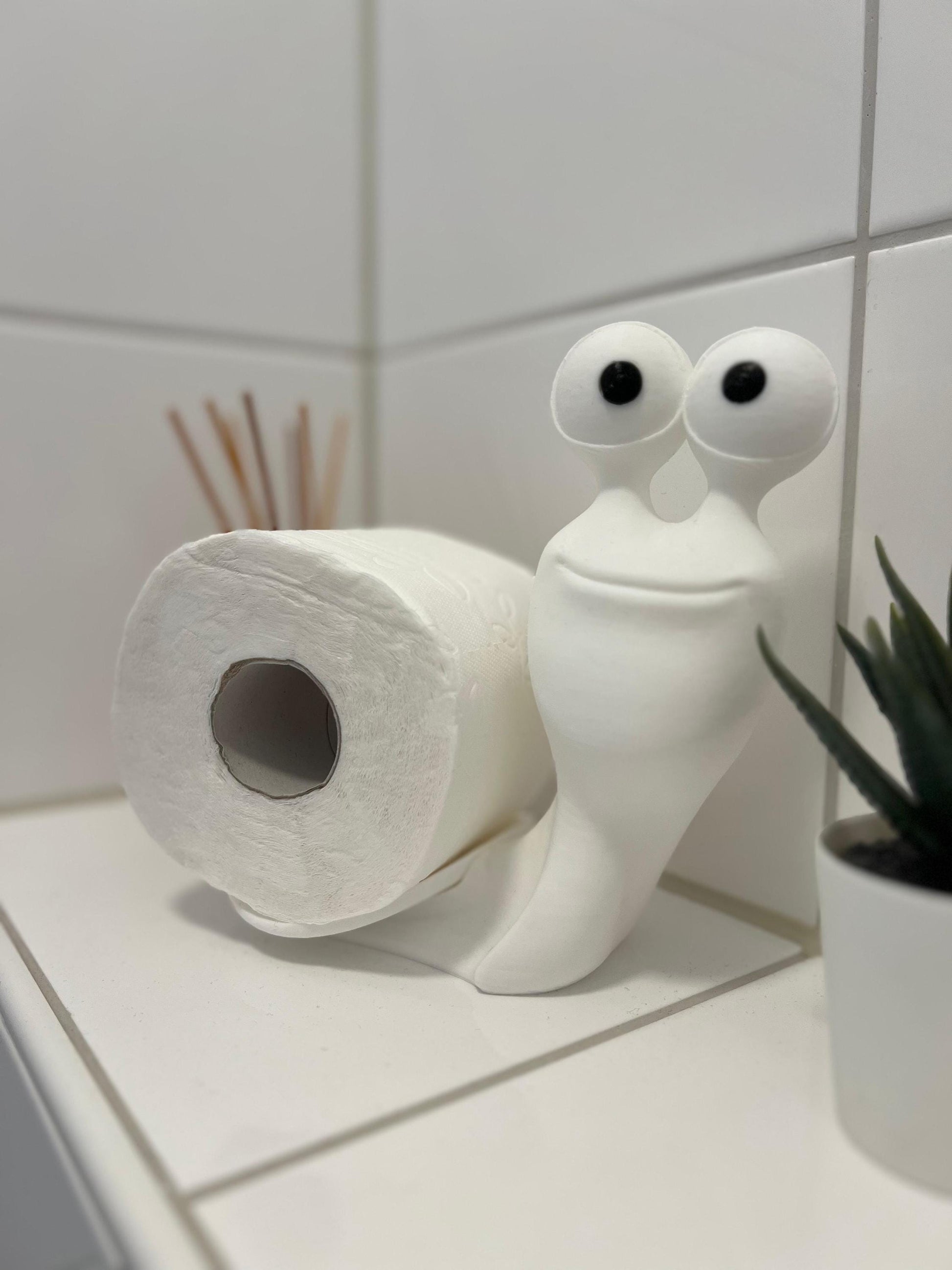 Snail Toilet Roll Holder - Cute Bathroom Storage & Decor - Whimsical Snail Figurine for Toilet Paper - Ideal Gift for Home Decor Lovers