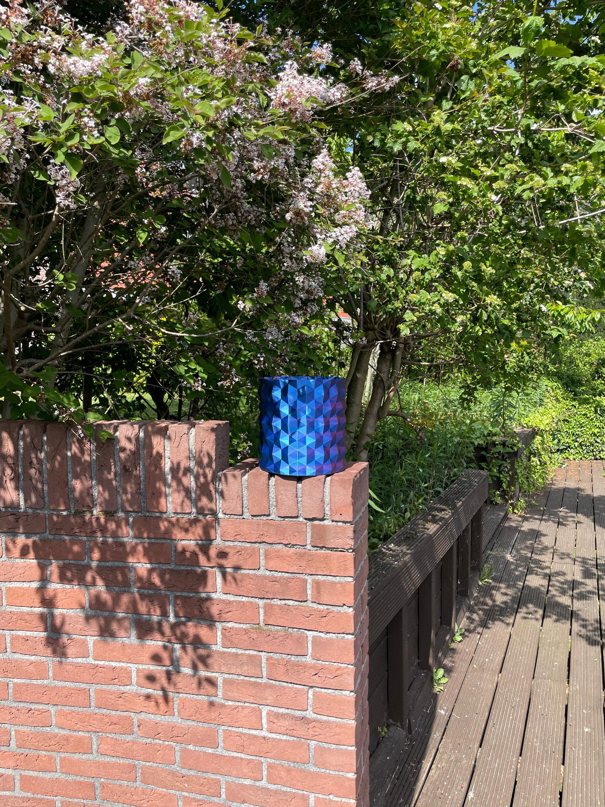 3D Printed Geometric Vase - Large Blue Gradient Decor