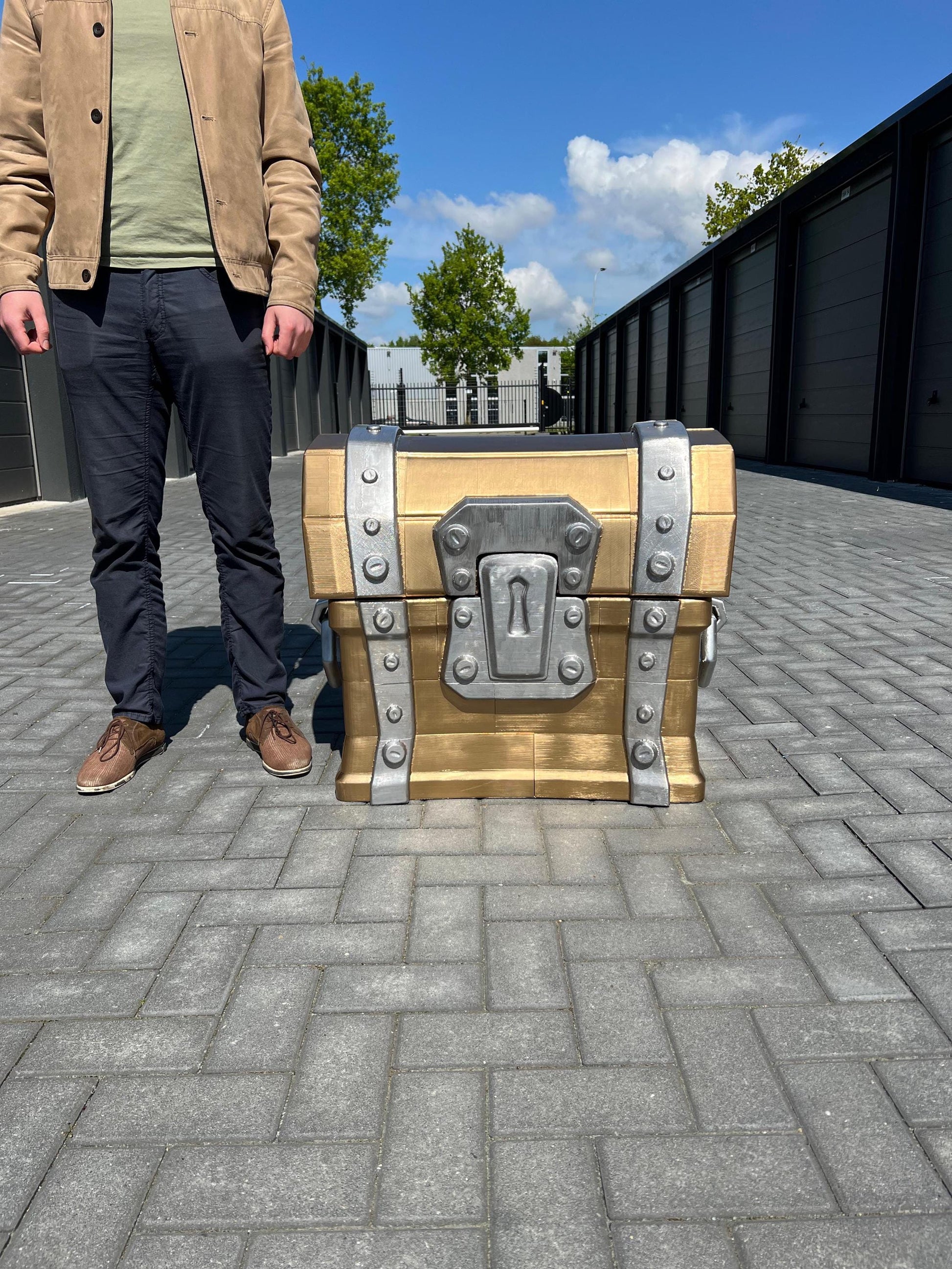 Game Loot Chest Real Life-Size | 3D-Printed Pirate Storage Treasure Crate for Gamers, Cosplay, and Decor | Epic Battle Royale Loot Box!