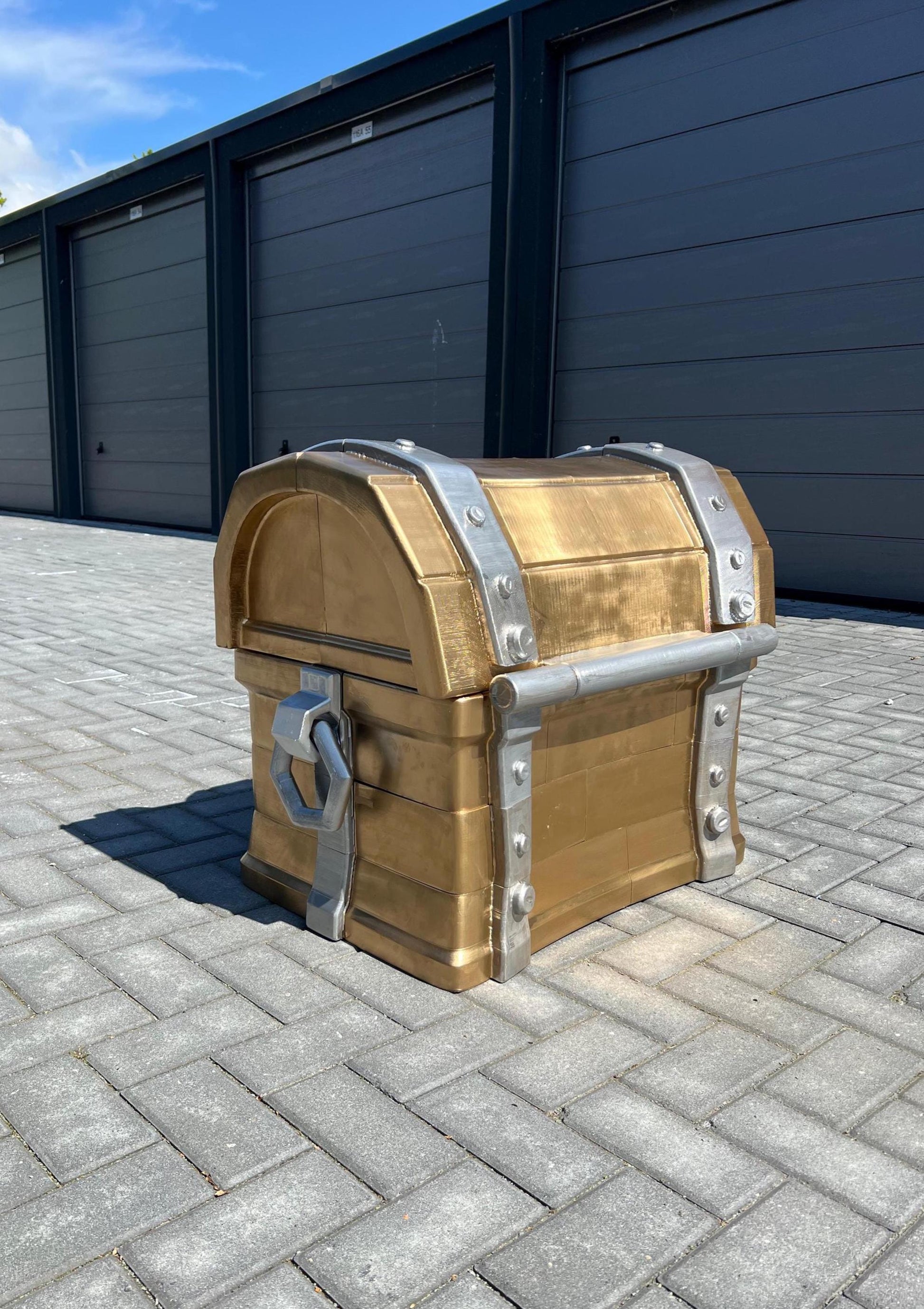 Game Loot Chest Real Life-Size | 3D-Printed Pirate Storage Treasure Crate for Gamers, Cosplay, and Decor | Epic Battle Royale Loot Box!