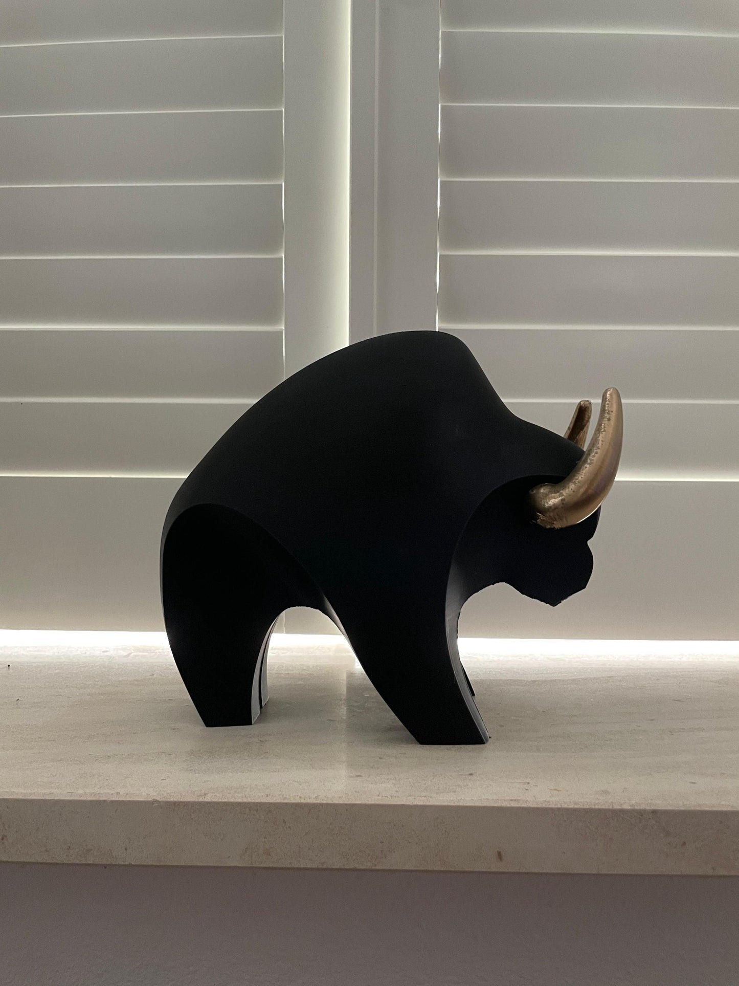 Bull Sculpture Decoration Black Gold Horns Minimalist Geometric Decor Wall Street Bull Contemporary Art Power Symbol Office Desk Statue