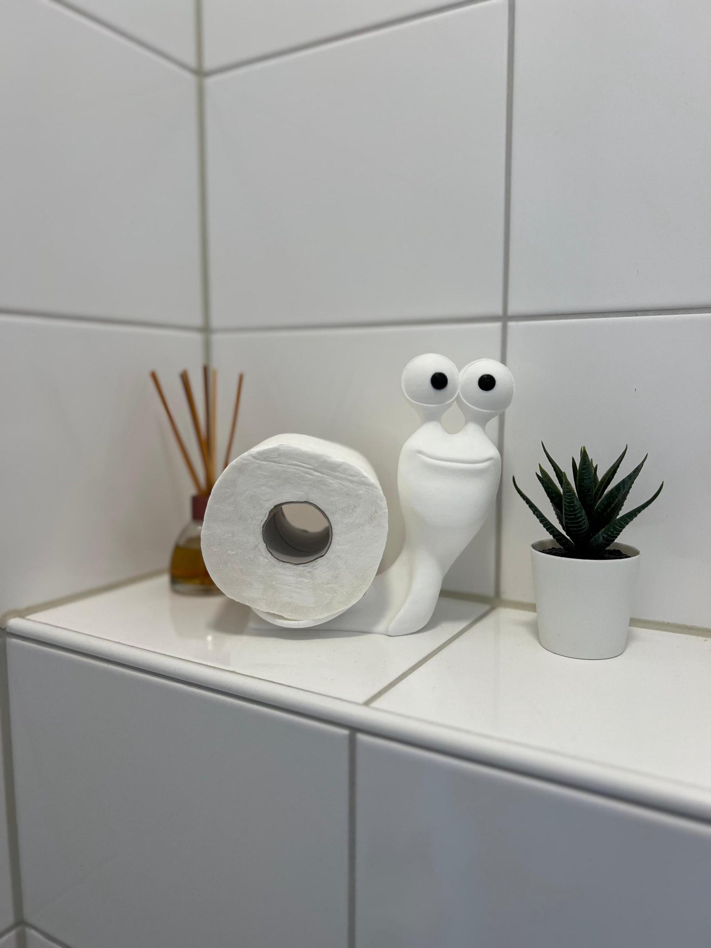 Snail Toilet Roll Holder - Cute Bathroom Storage & Decor - Whimsical Snail Figurine for Toilet Paper - Ideal Gift for Home Decor Lovers