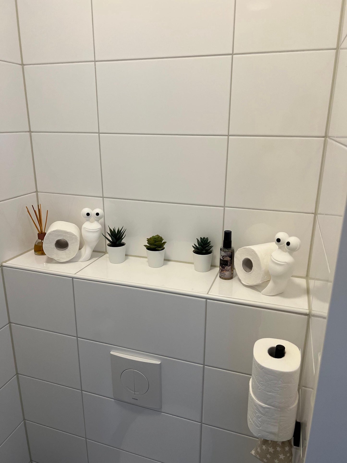 Snail Toilet Roll Holder - Cute Bathroom Storage & Decor - Whimsical Snail Figurine for Toilet Paper - Ideal Gift for Home Decor Lovers