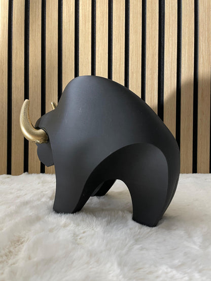 Bull Sculpture Decoration Black Gold Horns Minimalist Geometric Decor Wall Street Bull Contemporary Art Power Symbol Office Desk Statue