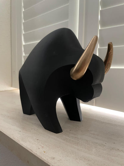 Bull Sculpture Decoration Black Gold Horns Minimalist Geometric Decor Wall Street Bull Contemporary Art Power Symbol Office Desk Statue