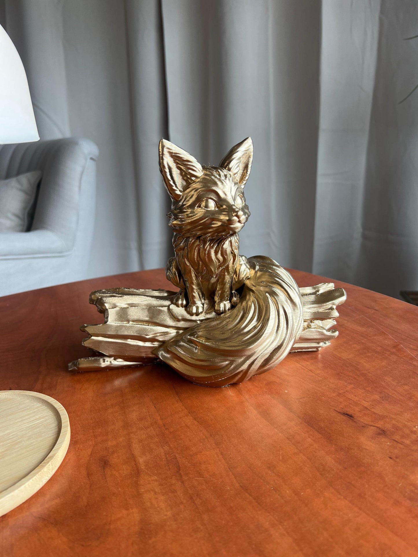 Fox tree Statue – Elegant Woodland Decor – Luxury Animal Figurine on Tree Trunk – Perfect Gift for Nature & Wildlife Lovers