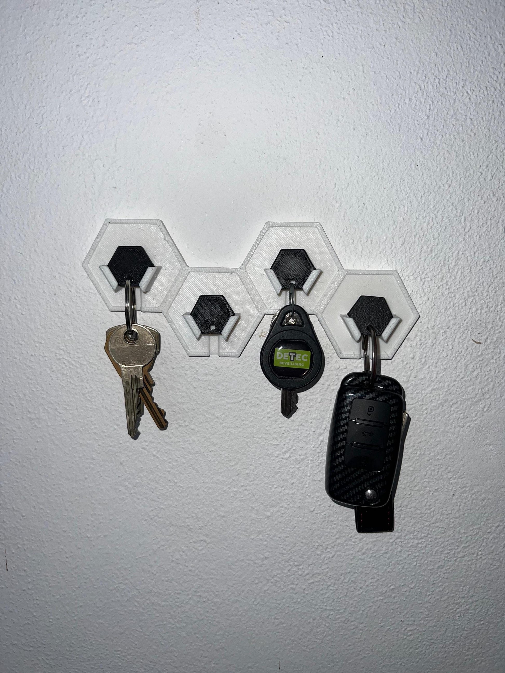 Hexagon Key Holder – Modern 3D-Printed Wall Organizer – Magnetic Key Hanger – Minimalist Home Decor – Perfect Gift for House or Office
