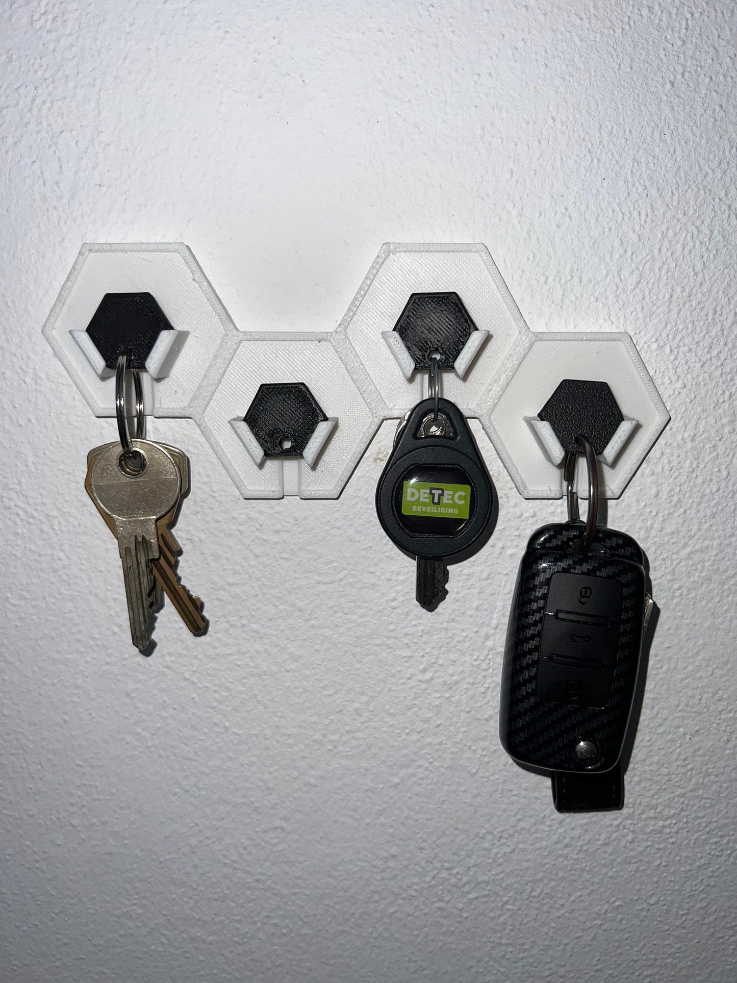 Hexagon Key Holder – Modern 3D-Printed Wall Organizer – Magnetic Key Hanger – Minimalist Home Decor – Perfect Gift for House or Office