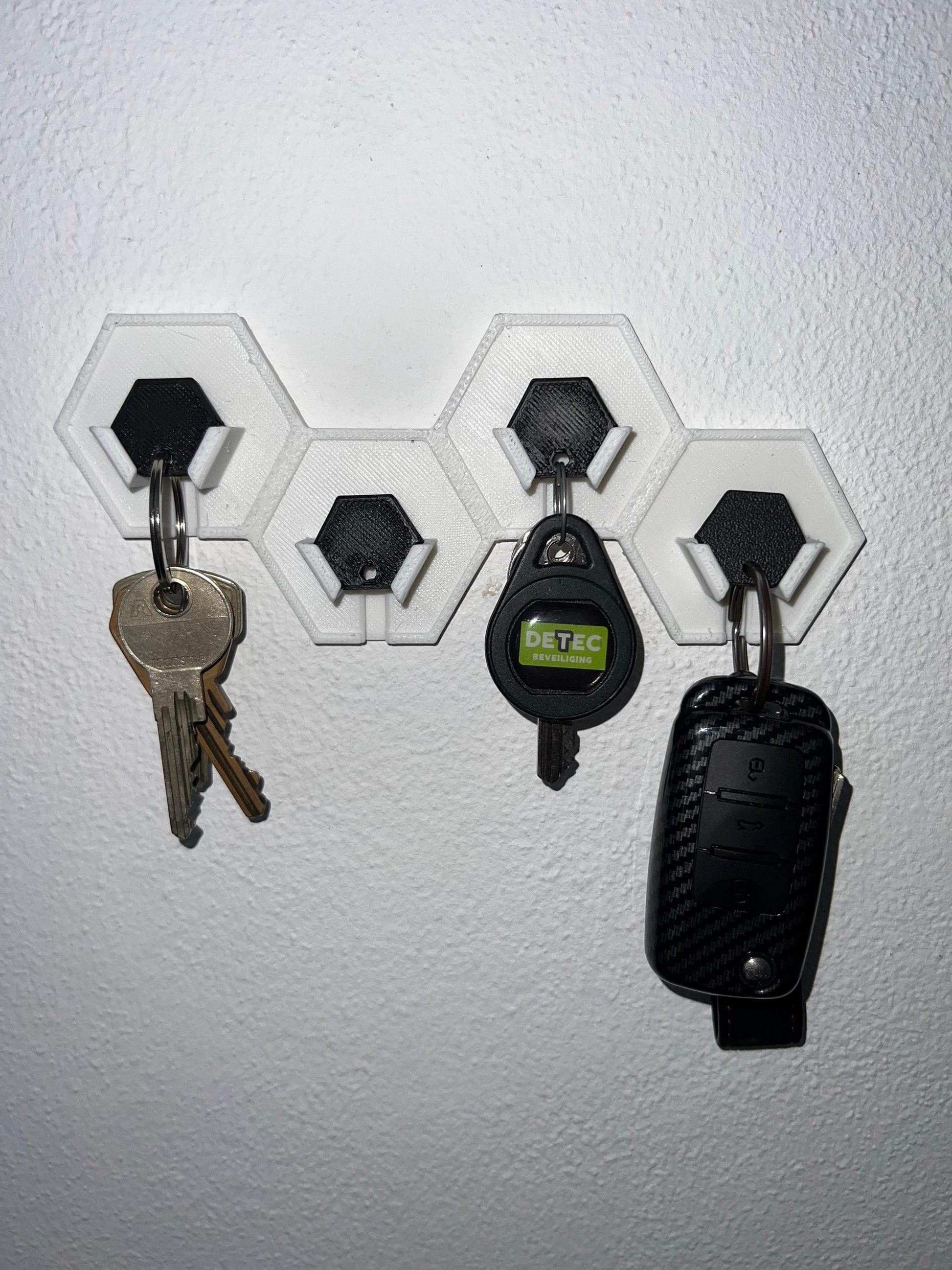 Hexagon Key Holder – Modern 3D-Printed Wall Organizer – Magnetic Key Hanger – Minimalist Home Decor – Perfect Gift for House or Office