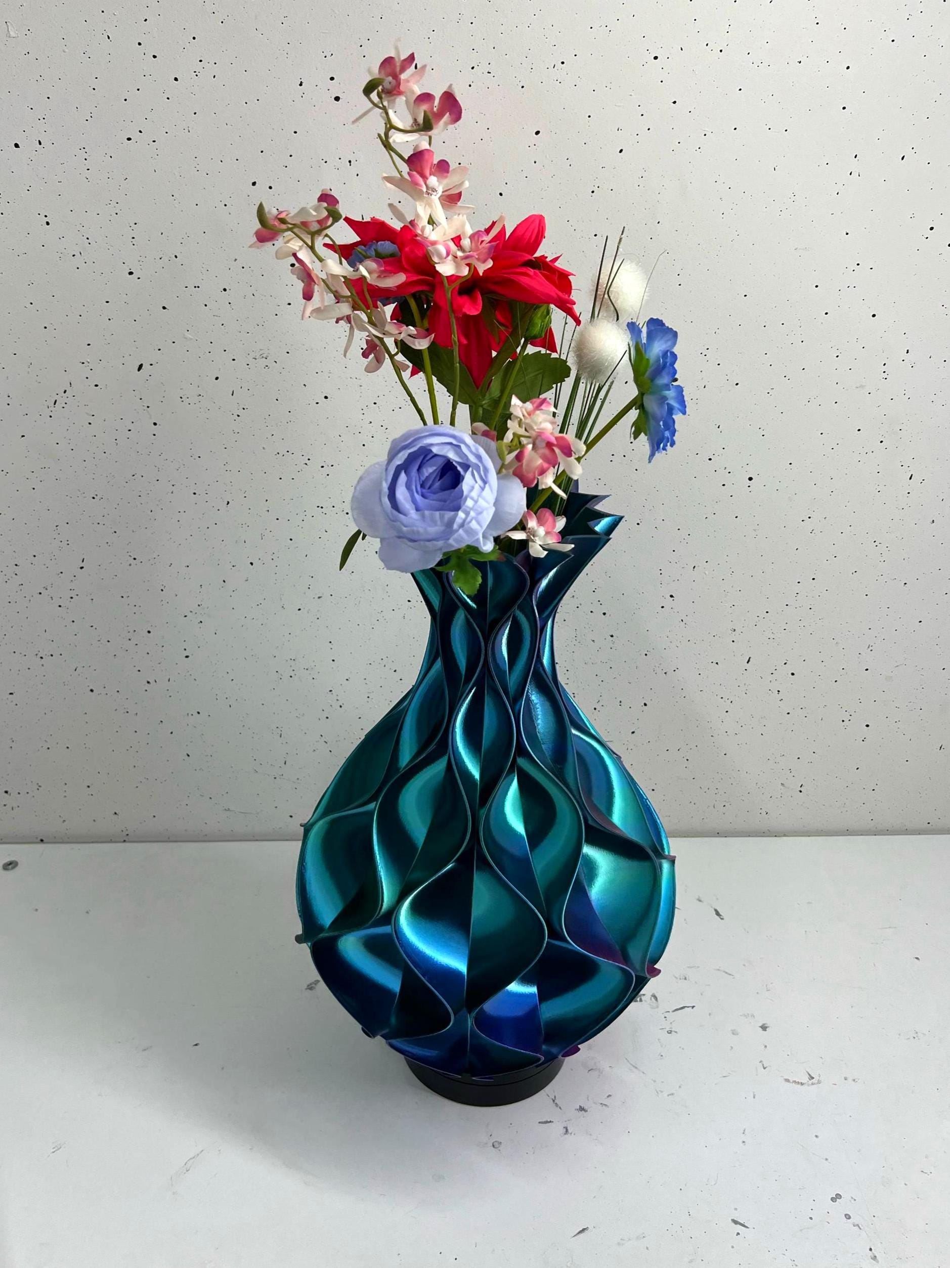 Modern Triple Color Wave Vase – Luxurious Red, Blue & Green Gradient Decor