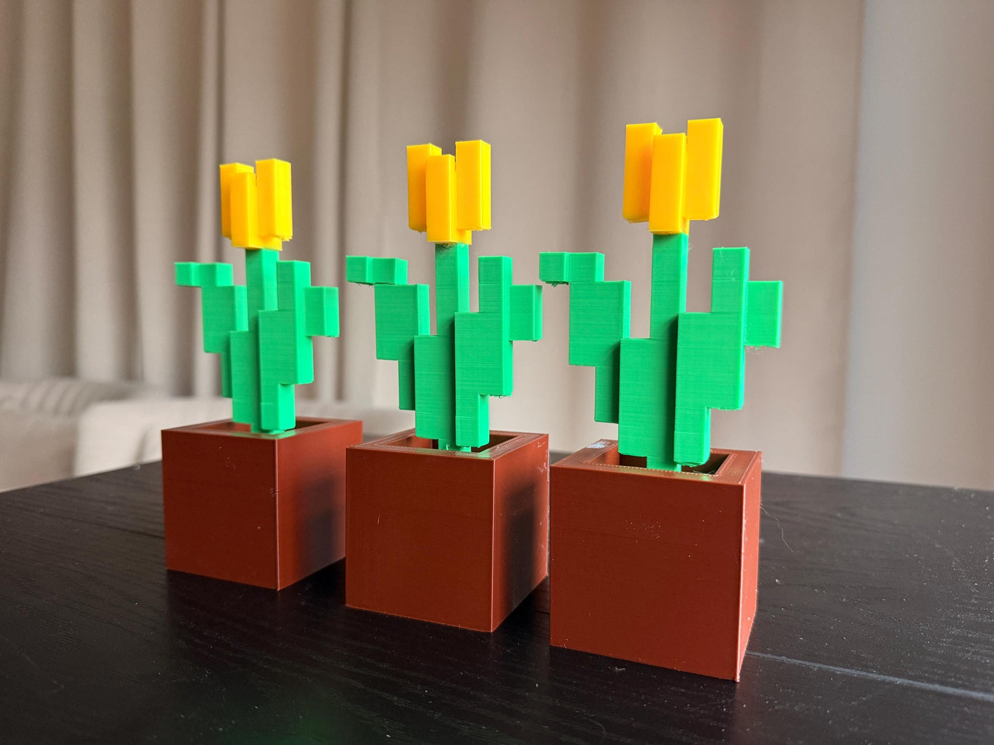 Pixel Art Tulip Flower Decor | 8-Bit Gaming Desk Ornament | Retro Minecraft Style Plant Gift | Gamer Room Decoration | Nerdy Home Decor